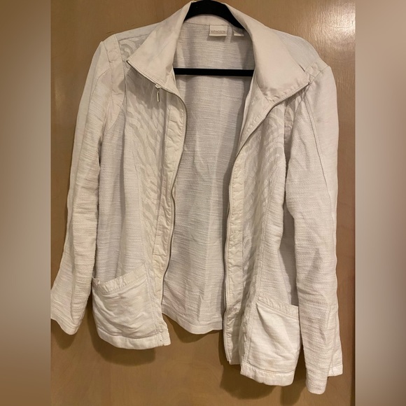 White jacket with white monochromatic zebra print size 2 - Picture 1 of 3